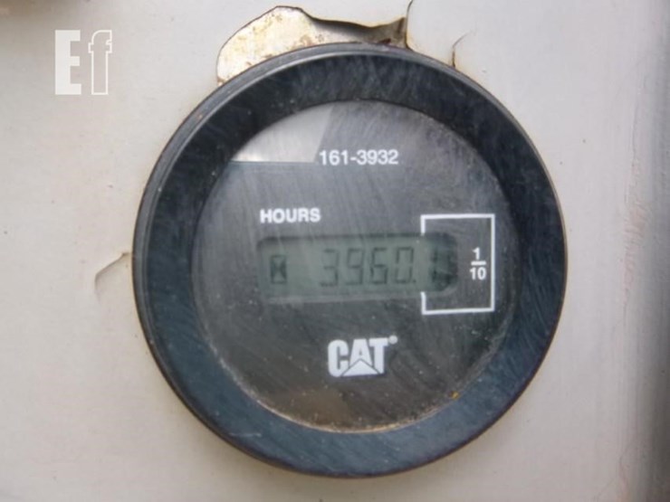 2005-caterpillar-d4g-xl-image-6