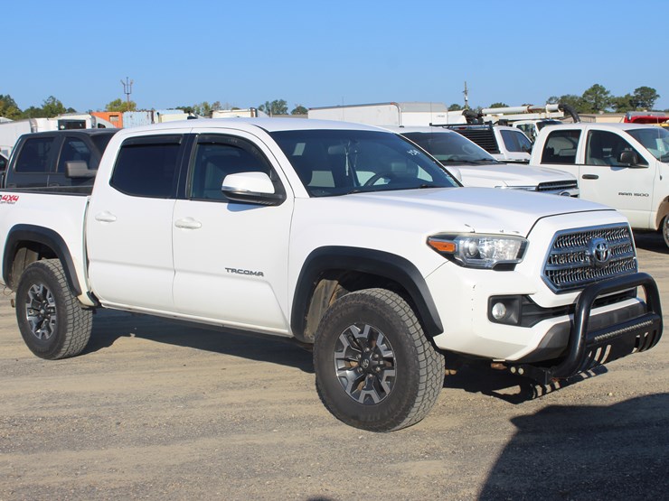 2017-toyota-tacoma-image-2
