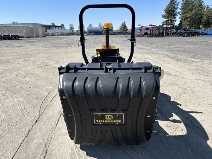 hustler-super-z-zero-turn-mower-image-4