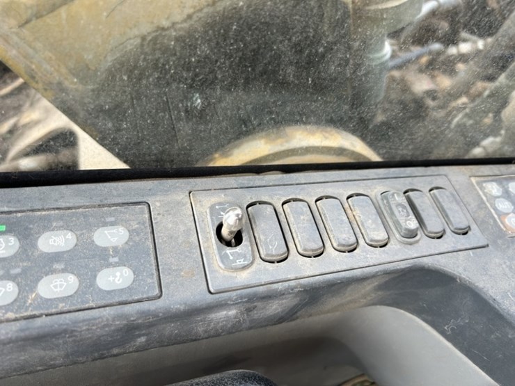 2017-caterpillar-320fl-image-31