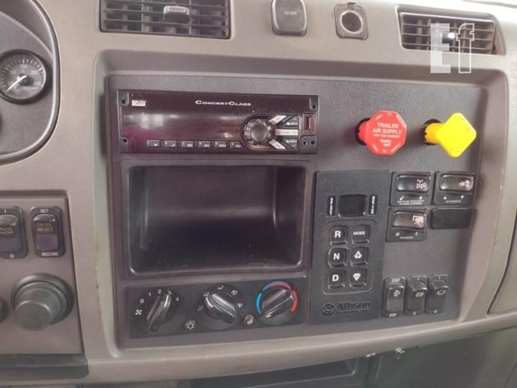 2016-peterbilt-348-image-14