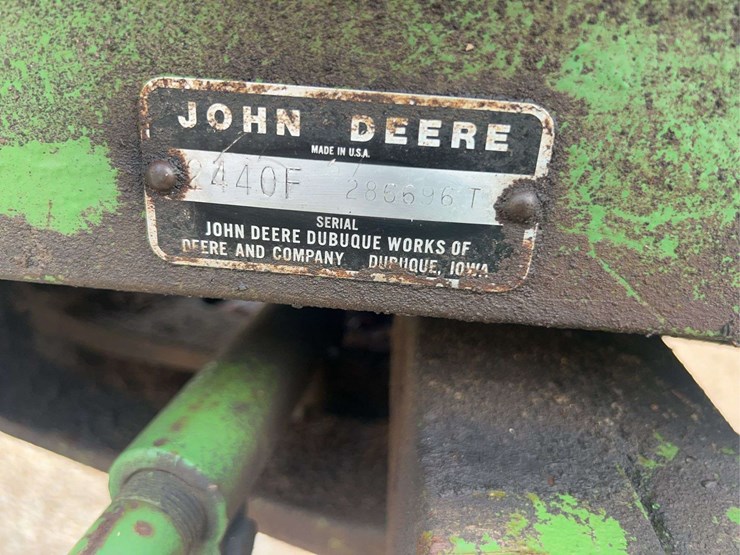 john-deere-2440-image-27