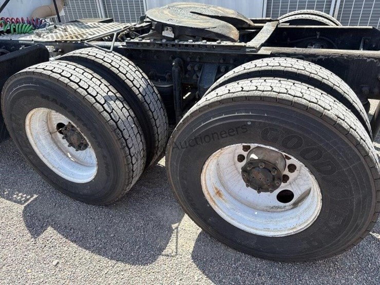 2006-kenworth-t300-image-8
