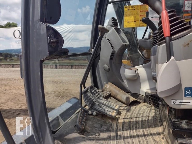 2019-deere-135g-image-12