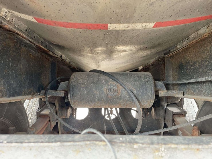 stainless-steel-7000-gallon-tanker-image-15