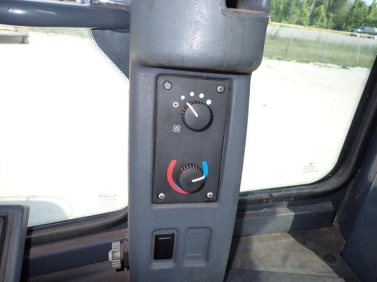2009-deere-644k-image-13