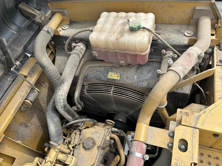 2018-caterpillar-548-image-57