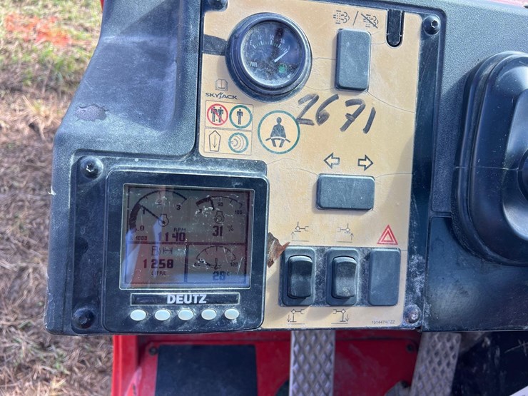 skyjack-sj1056th-image-15