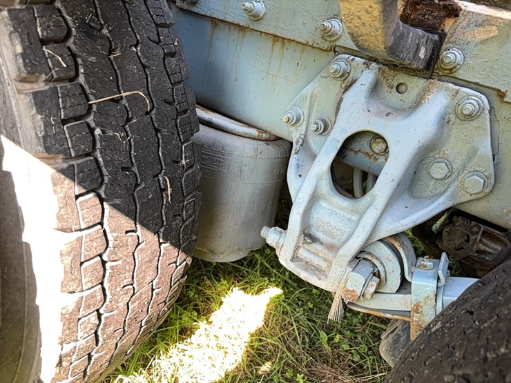 2019-peterbilt-389-image-39