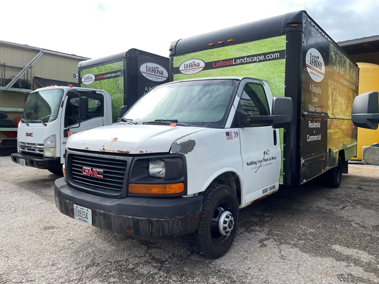 #9856-•-2011-gmc-box-truck-(has-wi-title)-image-1