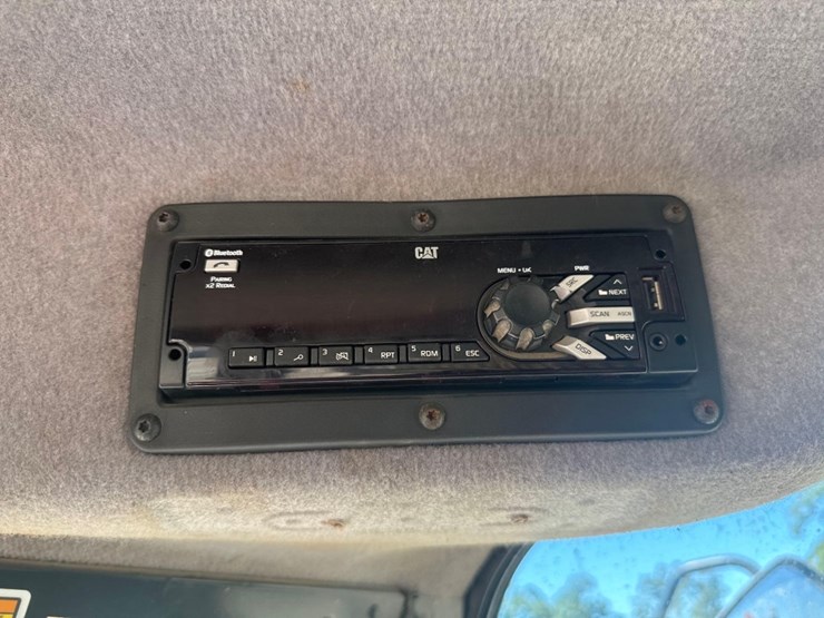 2016-caterpillar-730c2-image-34