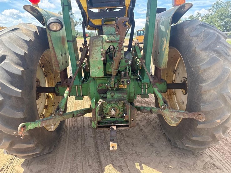 john-deere-3020-image-12