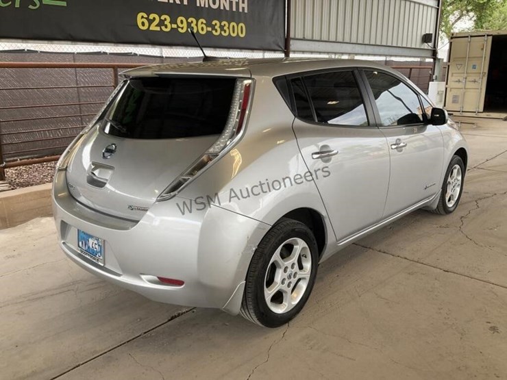 2014-nissan-leaf-sv-hatchback-image-7