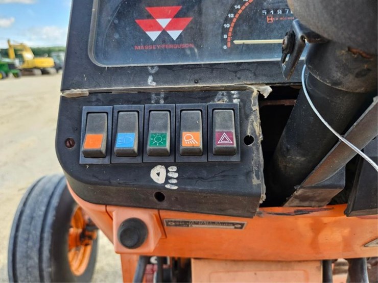 massey-ferguson-383-image-31