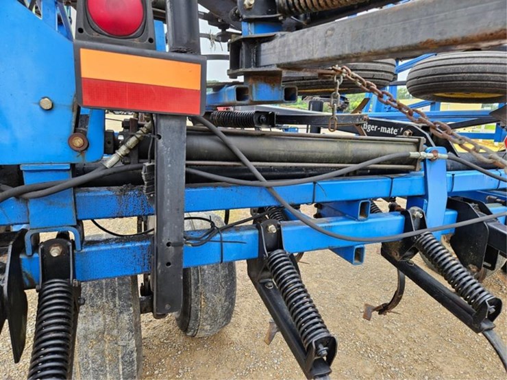 new-holland-st250-image-31