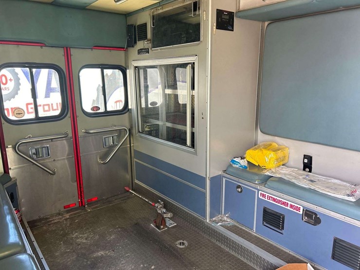 2009-freightliner-m2-106-medtec-ambulance-image-26
