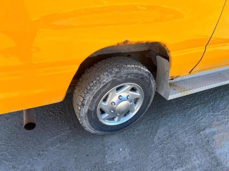 2010-ford-cargo-image-32