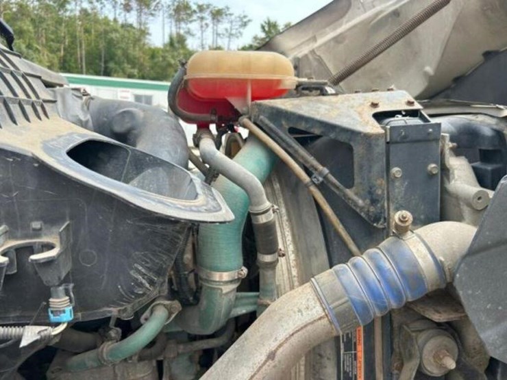 2005-volvo-tri/a-dump-truck-4v5k99gh55n391882-image-34
