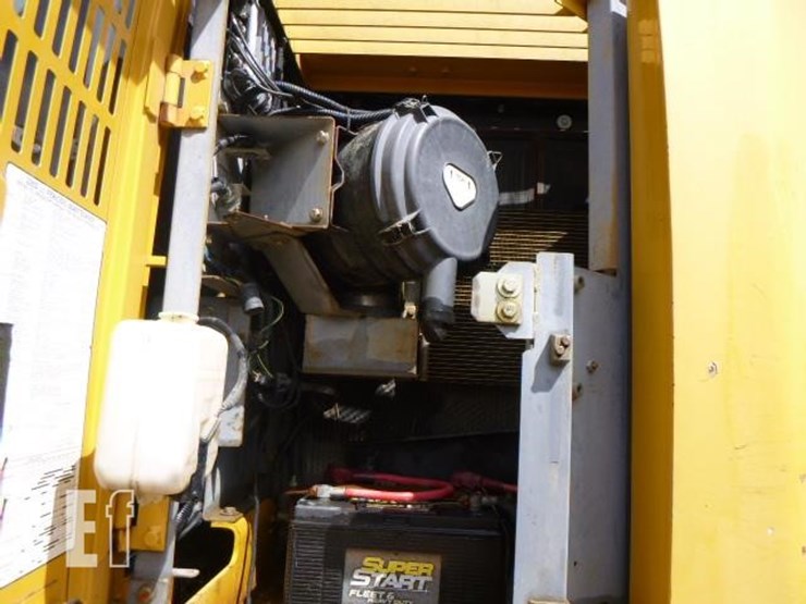 2011-deere-225d-lc-image-13