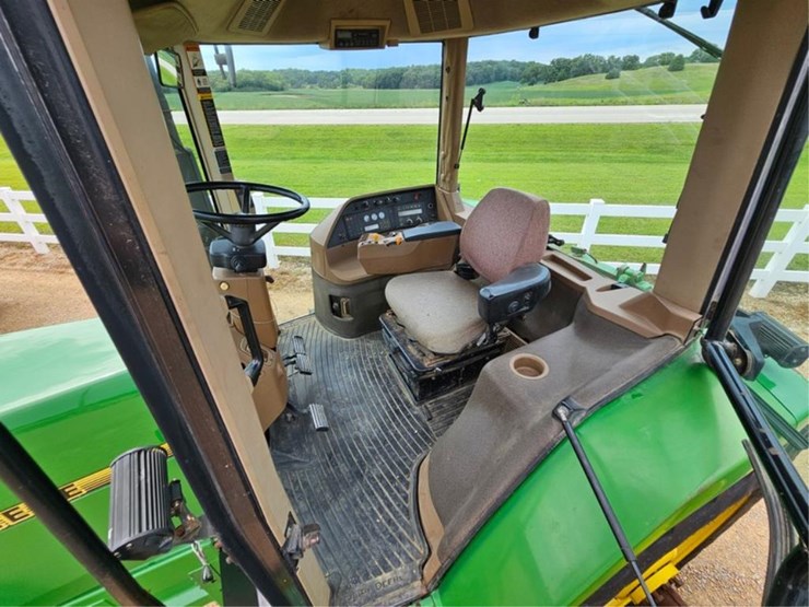 john-deere-8200-image-22