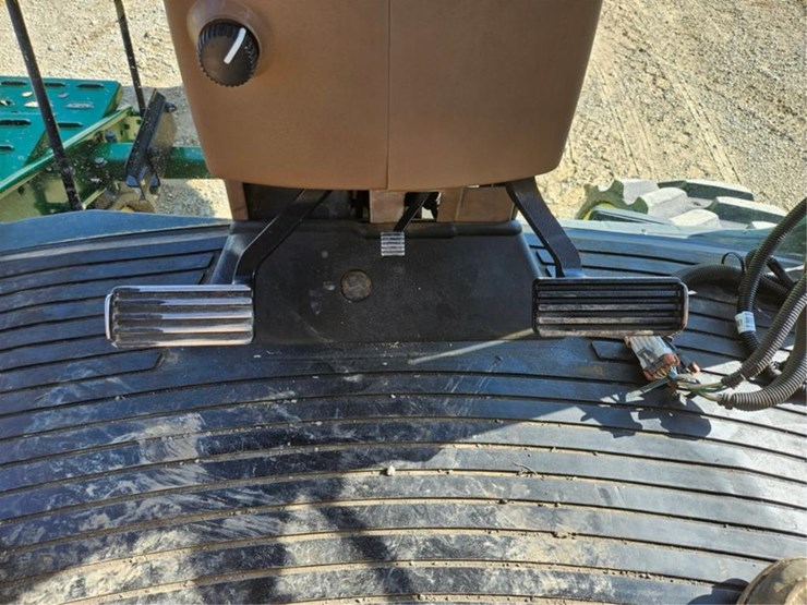 john-deere-8400t-image-26