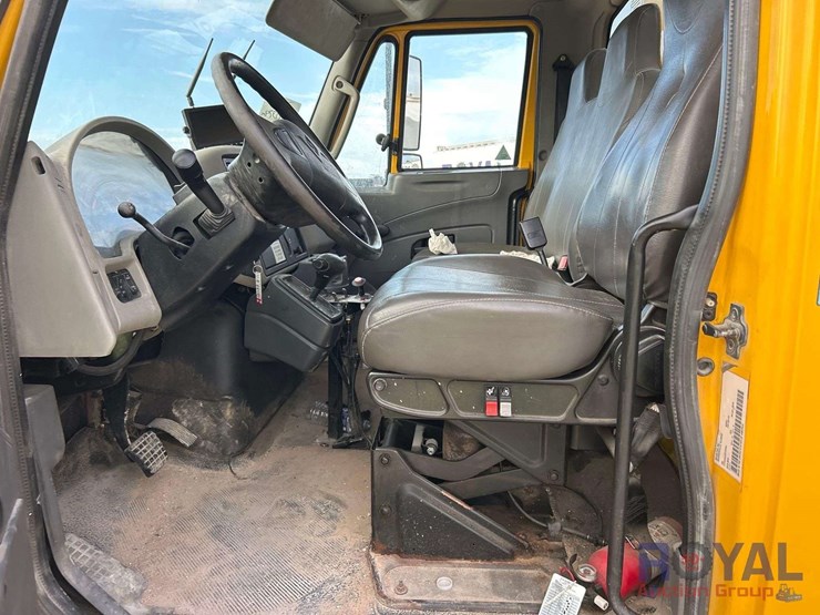 2013-international-durastar-4300-image-11