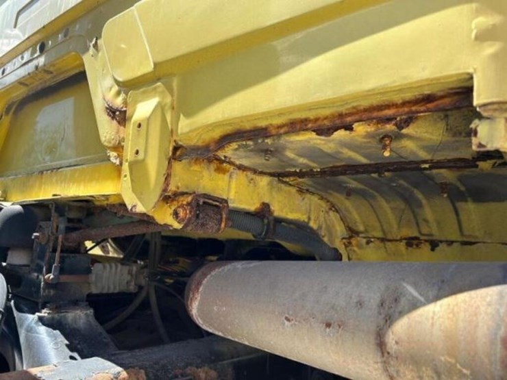 2002-freightliner-fl112-image-62