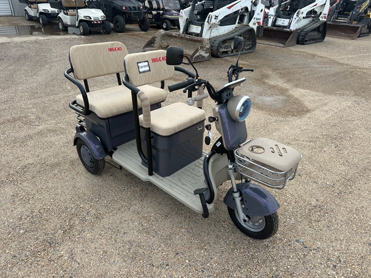 #61-•-2-seater-electric-scooter,-front-and-rear-basket,-charger-image-2