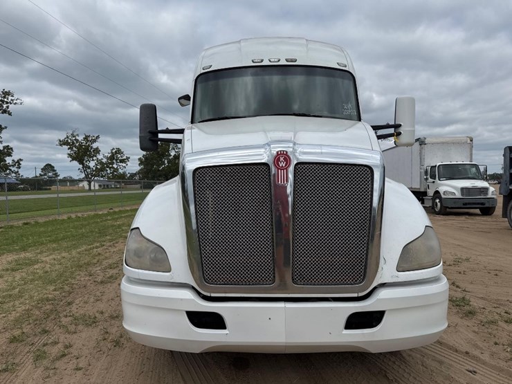 2014-kenworth-t680-image-3