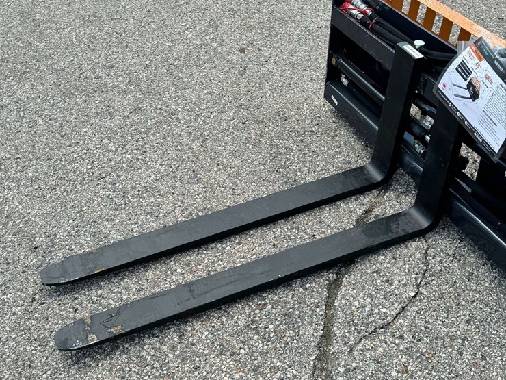 wolverine-skid-steer-pallet-forks-pfa-11-3300g,-48in,-4000lbs-image-5