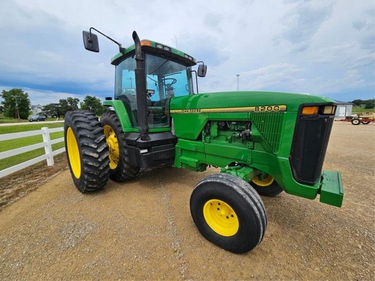john-deere-8200-image-8