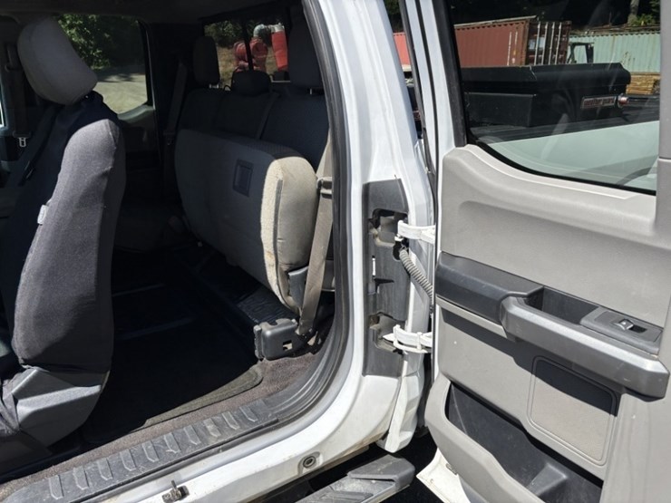 2016-ford-f150-xlt-image-24