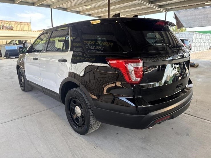 2016-ford-explorer-image-5