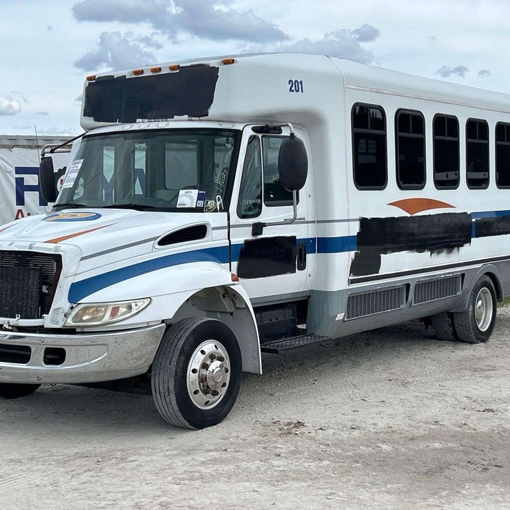 2004 INTERNATIONAL 3200