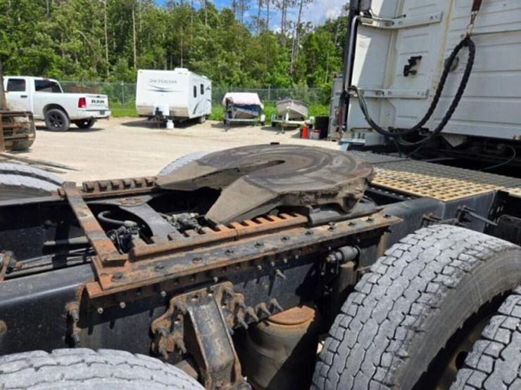 2015-volvo-vnl-t/a-hiway-tractor---sleeper-4v4nc9e-image-13