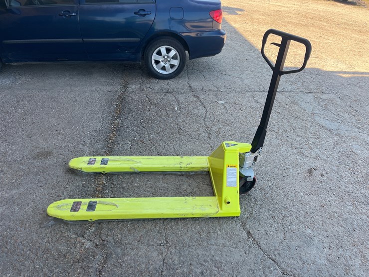 #42-•-mjp-5500-pallet-jack-image-2
