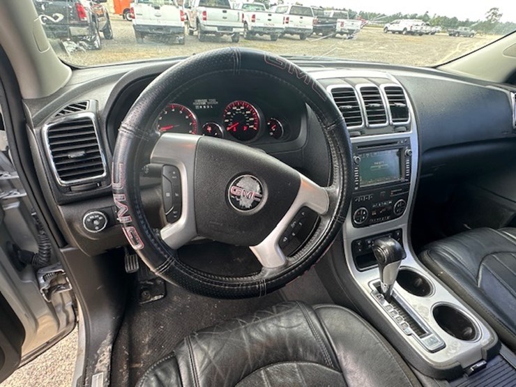 2011-gmc-acadia-image-48