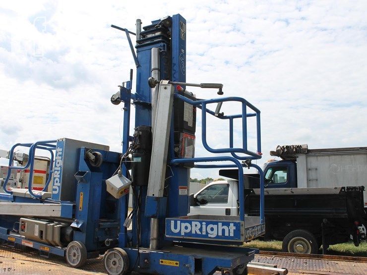 upright-068002-001-man-lift-image-3
