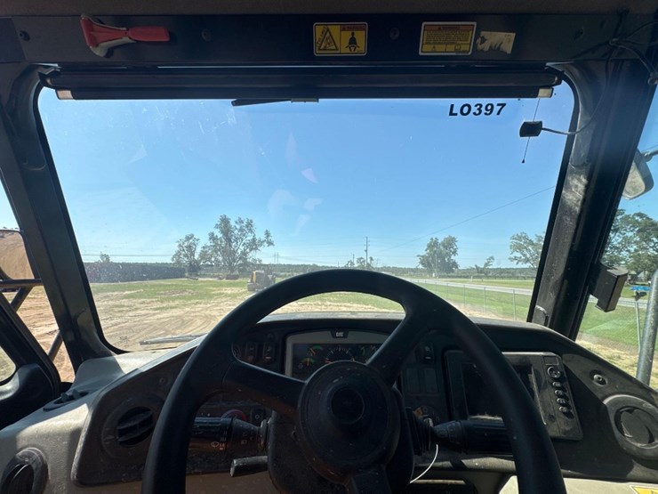 2016-caterpillar-730c2-image-31