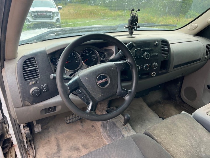 2011-gmc-sierra-2500hd-image-13