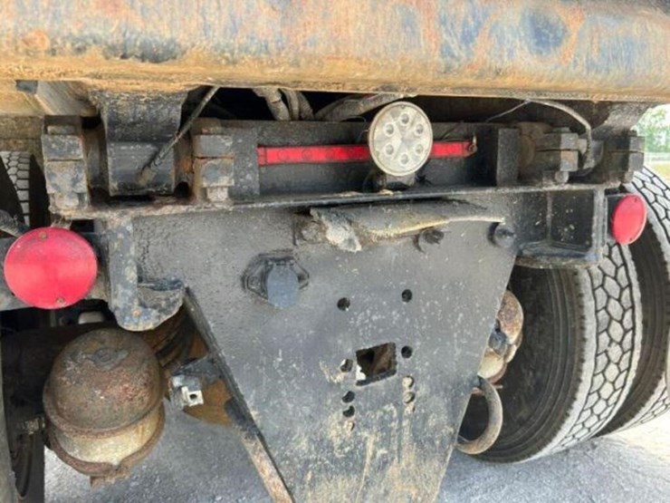 2005-volvo-tri/a-dump-truck-4v5k99gh55n391882-image-102