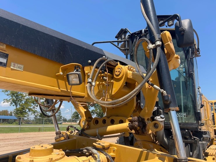 2011-caterpillar-140m2-image-12