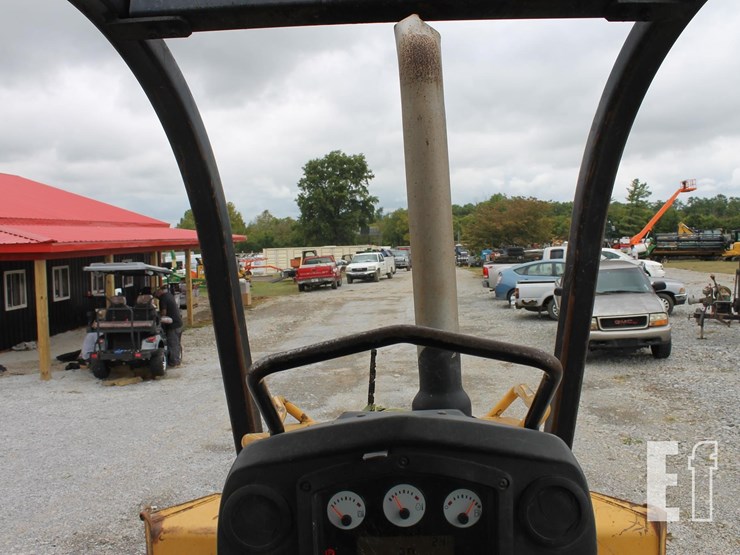 2011-caterpillar-d4k-xl-image-6