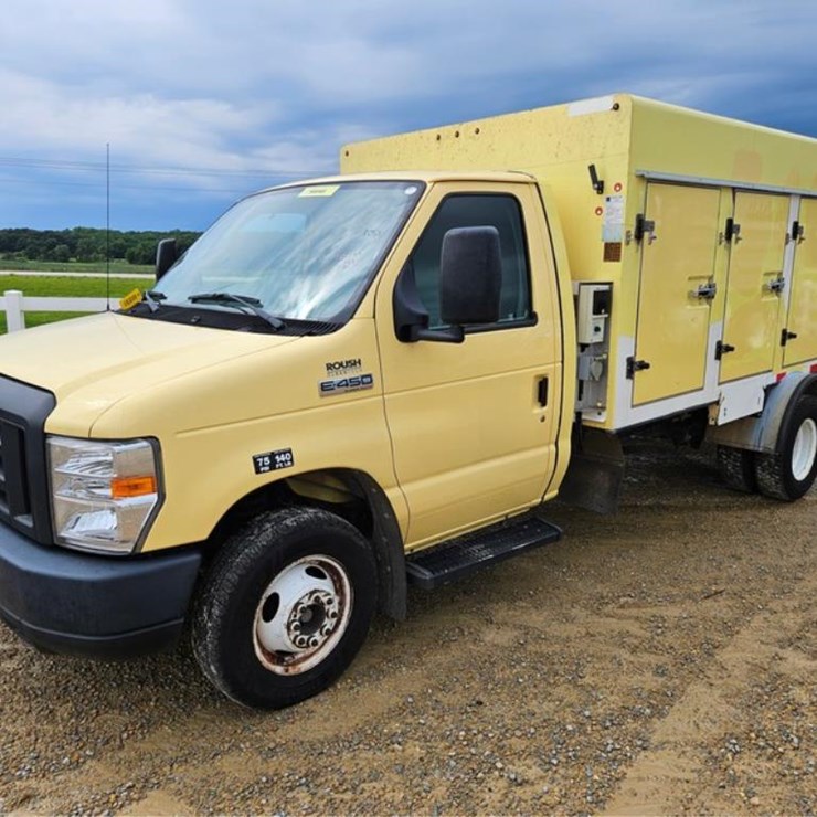 2019 FORD E450