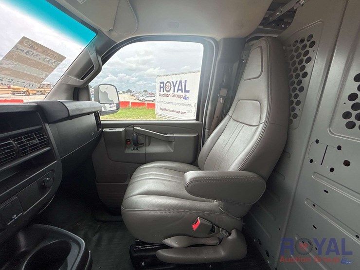 2019-chevrolet-express-2500-image-18