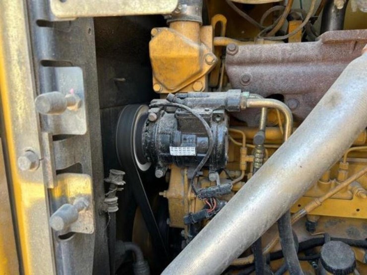 2012-deere-624k-image-23