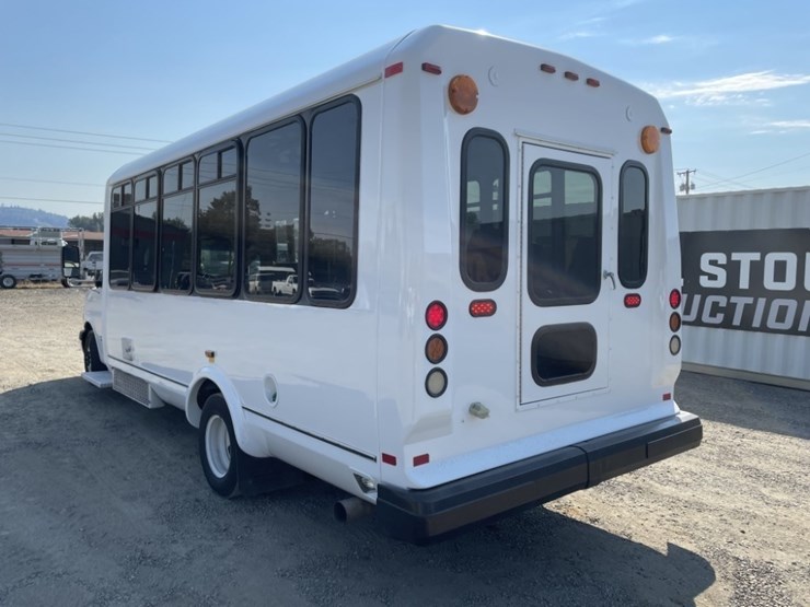 2014-chevrolet-express-paratransit-bus-image-6