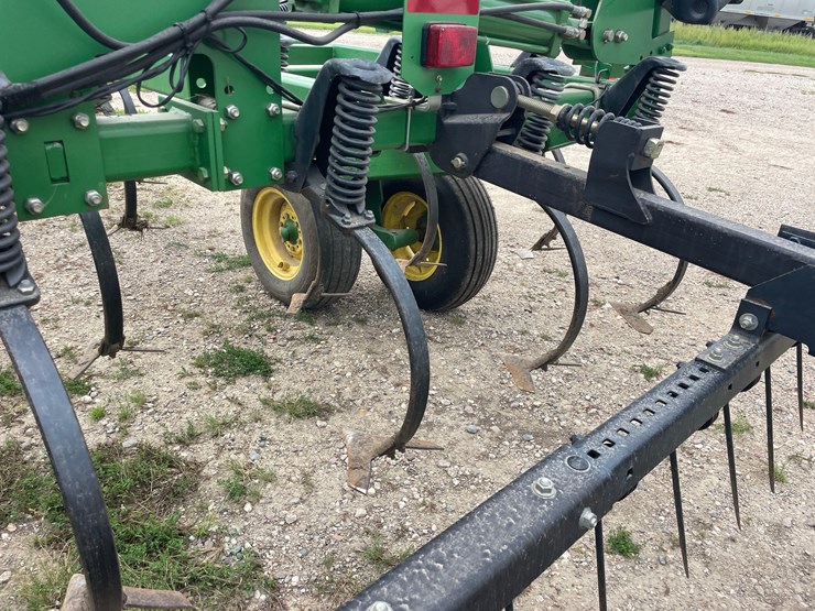 john-deere-2210-image-24