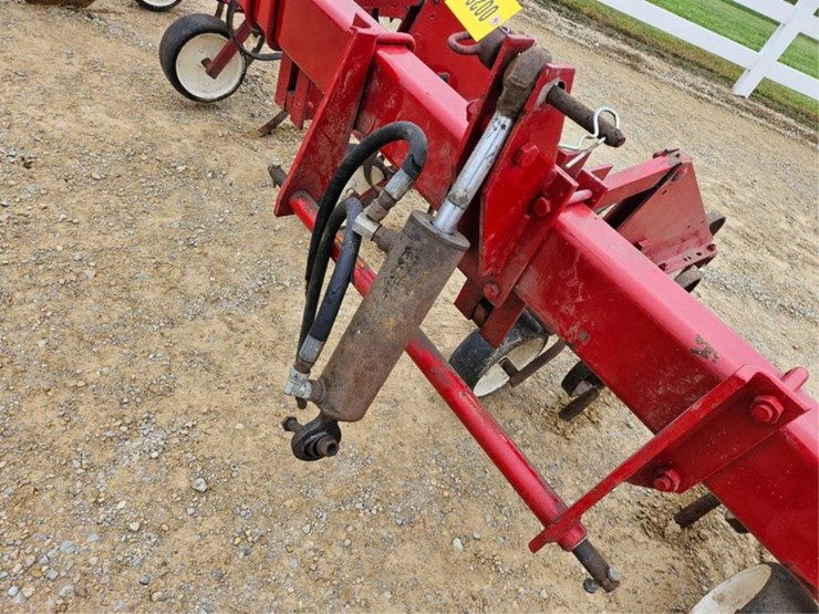 #264-•-ih-233-6-row-30"-3pt-cultivator-image-12