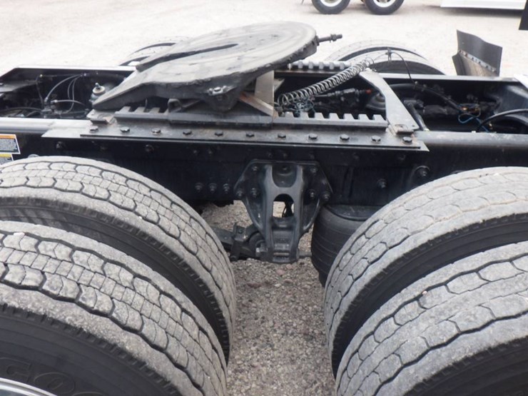 2023-kenworth-t680-image-3